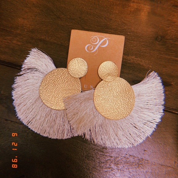 Plunder Jewelry - Vanilla plunder earrings brand new